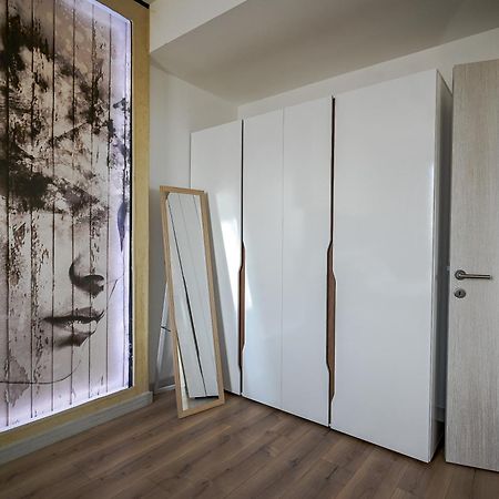 Alfred Sky Smart Apartment 29Th Spa Included Skopje Exterior photo